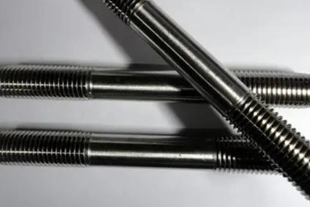 如何解決注塑機螺桿有轉速顯示但擠不出物料的問題？