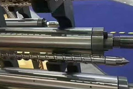 電木機機筒螺桿成功安裝的方法